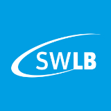 Das Logo der Stadtwerke Ludwigsburg-Kornwestheim: eine geschwungene weiße Linie auf blauem Grund und die Schrift SWLB