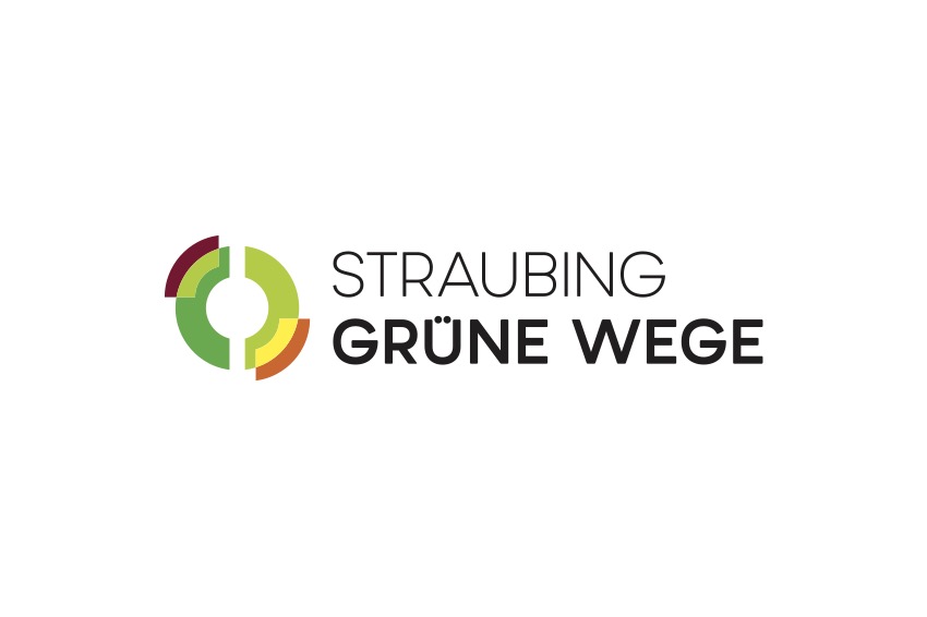 Ein Piktogramm aus Halbkreisen in Grüntönen, geld und rot, daneben der Schriftzug „Straubing Grüne Wege" 