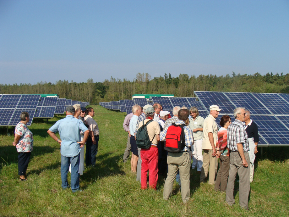 Die Energietour zu Besuch auf der alten Deponie in Rostock-Diedrichshagen