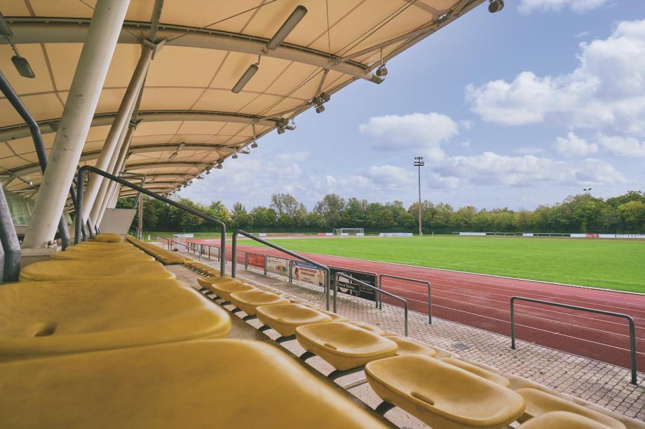 Das Bild zeigt das Stadion der Gemeinde Markt Schwaben von innen.