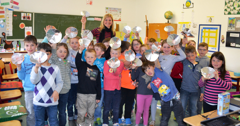 Mittelstrimmig Gruppenbild	Klimaschutzwerkstatt vor Ort: Grundschüler aus Mittelstrimmig werden stark gemacht für den Klimaschutz