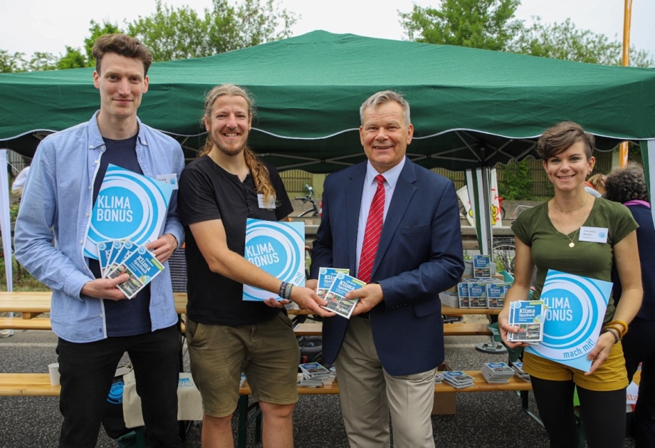 Vorstellung Klimasparbuch mit Oberbürgermeister von Marburg Thomas Spies und dem Klimabonus-Team
