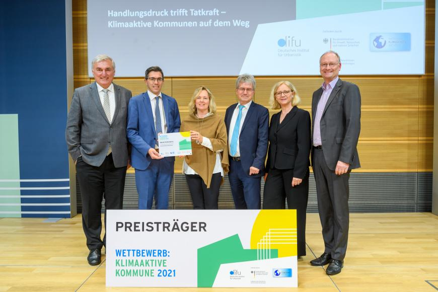 Preisträger*innen aus Markt Peißenberg auf dem Podium