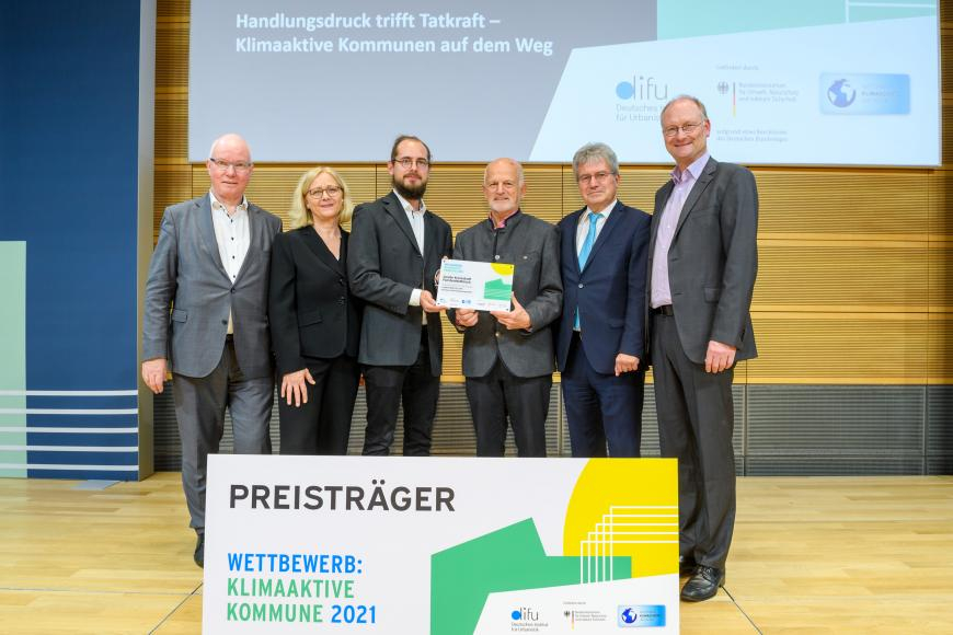Preisträger*innen aus Große Kreisstadt Fürstenfeldbruck auf dem Podium