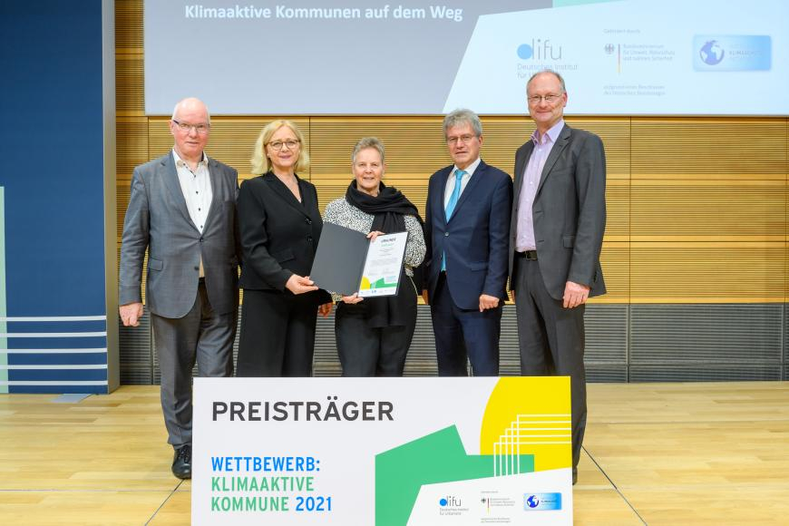 Preisträger*innen aus Stadt Essen auf dem Podium