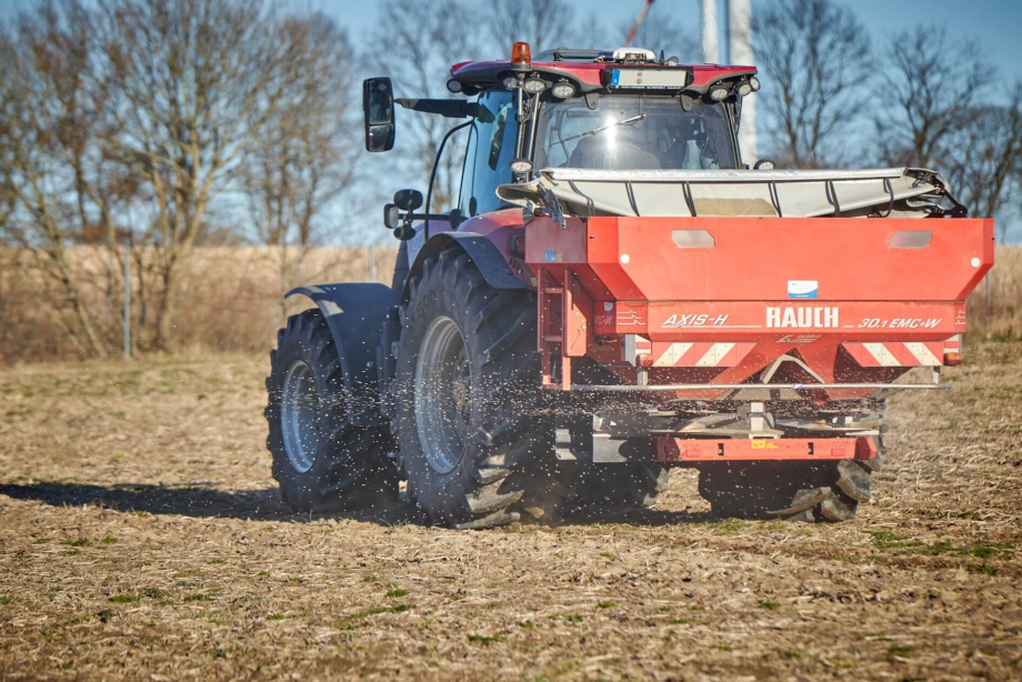 Foto von einem Traktor auf einem Acker