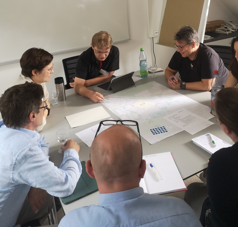 Foto von einer Gruppenarbeit beim Workshop an der FAU Erlangen-Nürnberg 