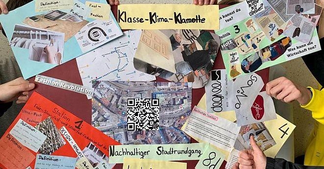 Plakat mit Collagen, QR-Code und Texten zum Thema nachhaltige Kleidung und Klima, gehalten von mehreren Händen.