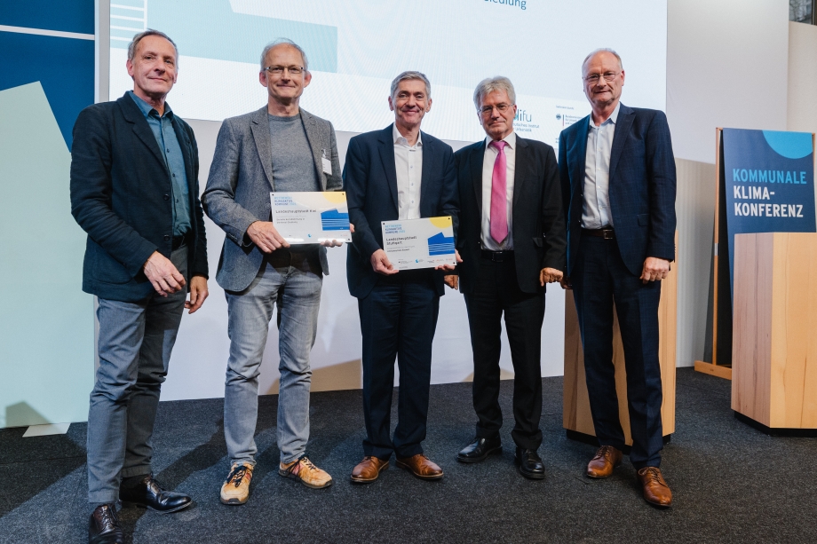 Die Preisträger in der Kategorie „Großstädte“: Die Landeshauptstadt Stuttgart und die Landeshauptstadt Kiel