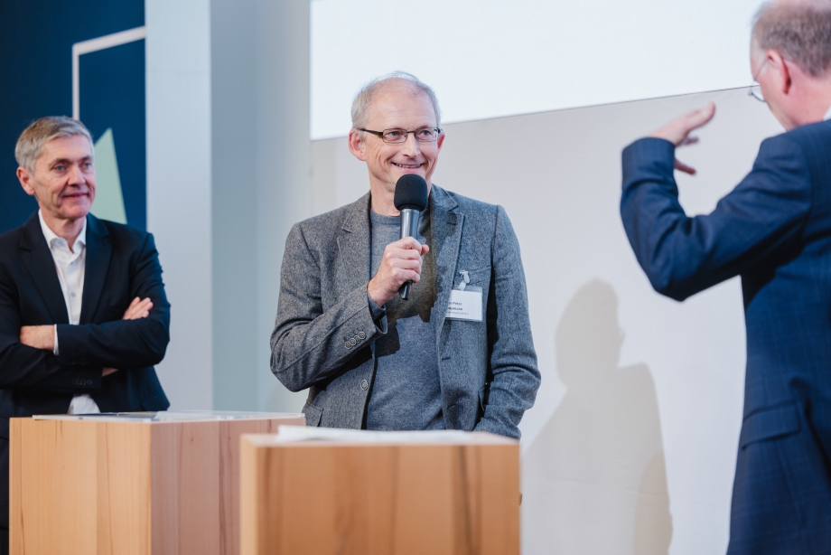 Dr. Jürgen Görres aus der Landeshauptstadt Stuttgart und Jens-Peter Koopmann aus der Landeshauptstadt Kiel im Gespräch mit Sven Plöger