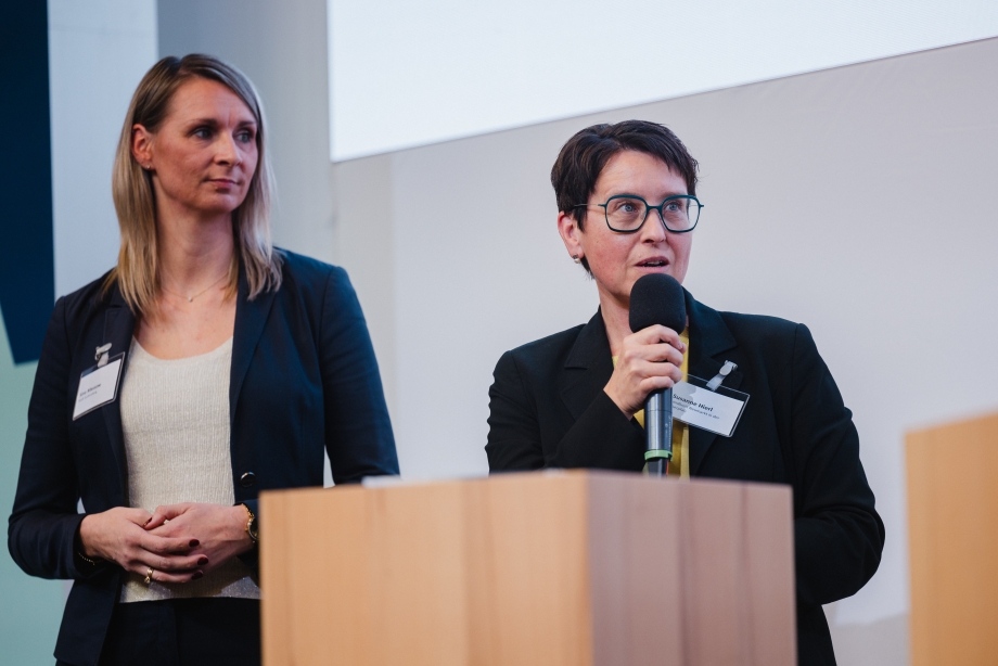 Bürgermeisterin der Stadt Gudensberg Sina Massow mit Susanne Hierl, Stellvertretende Landrätin im Landkreis Neumarkt i.d.Opf.