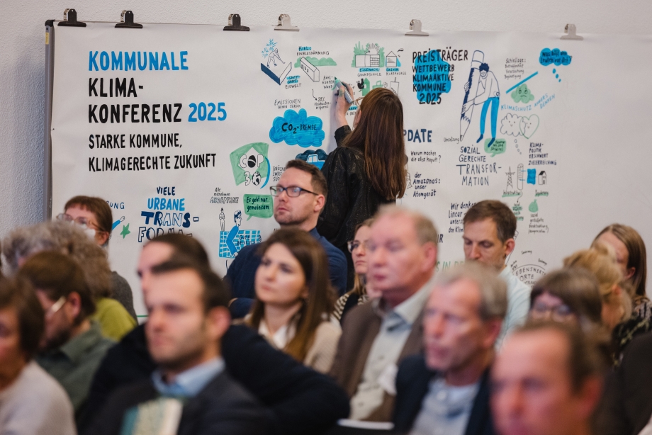 Die Illustratorin Anne Lehmann beim Live-Graphic-Recording