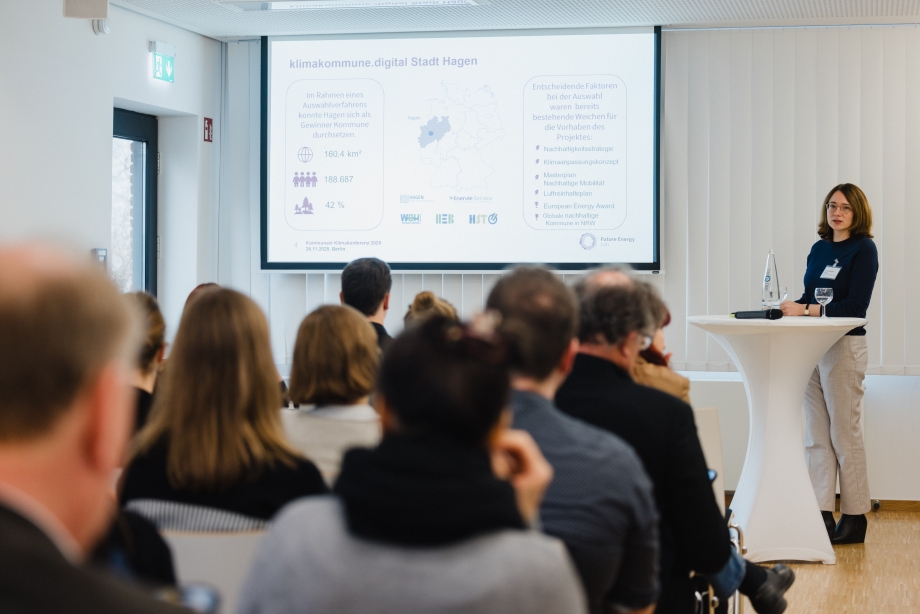 Forum 2: Klima goes digital – Digitale Werkzeuge für den kommunalen Klimaschutz. Referentin Anna Poblocka-Dirakis, Projektleiterin klimakommune.digital, Deutsche Energieagentur