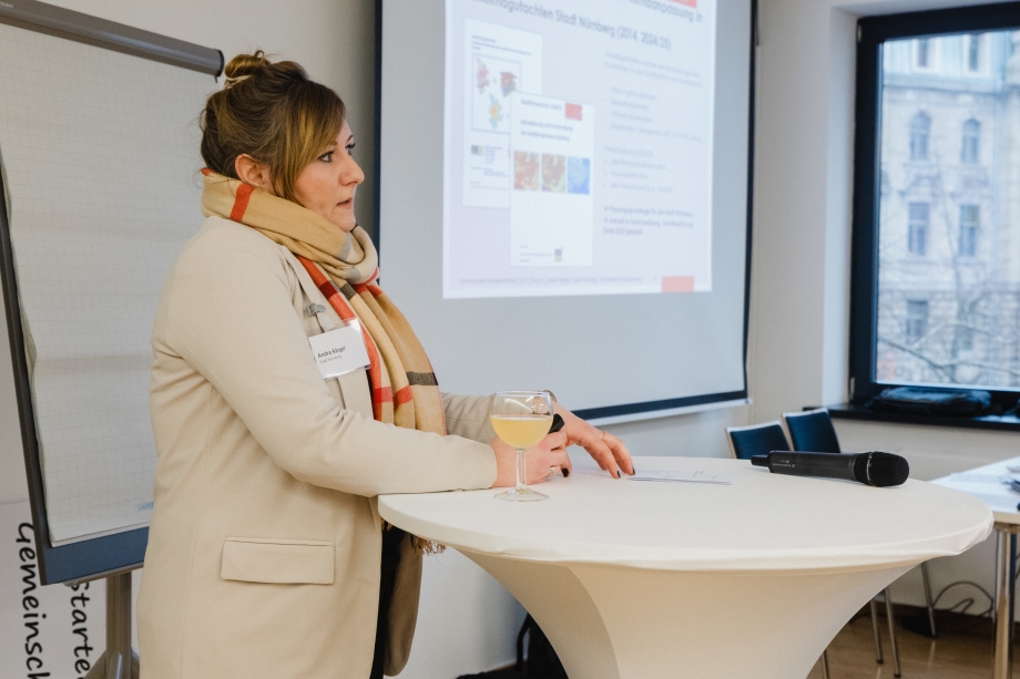 Forum 3: Naturbasierte Lösungen im Fokus: Synergien für Klimaschutz und Klimaanpassung. Referentin Andra Kärgel, Klimaanpassungsmanagement/Umweltamt, Stadt Nürnberg