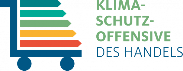 Logo der Klimaschutzoffensive des Handels: ein stilisierter Einkaufswagen mit mehrfarbigen Balken, daneben der Schriftzug „Klimaschutzoffensive des Handels“