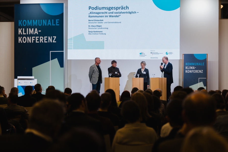 Podiumsgespräch:  „Klimagerecht und sozialverträglich – Kommunen im Wandel“