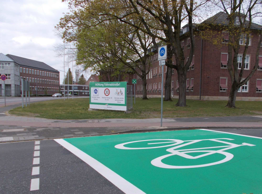 Bodenmarkierung einer Fahrradstraße in Nordhorn