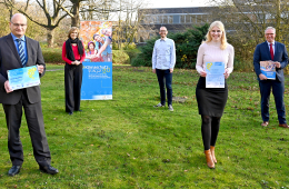 Gewinner Kreis Steinfurt: Landrat Dr. Martin Sommer; Silke Wesselmann, Leiterin Amt für Klimaschutz und Nachhaltigkeit; Christian Böckenholt und Claudia França Machado, Projektkoordinatoren; Frank Tischner, 2.Vorsitzender energieland2050 e.V. (v.l.n.r.)