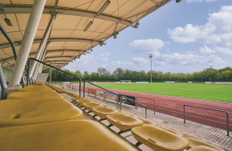 Das Bild zeigt das Stadion der Gemeinde Markt Schwaben von innen.