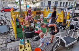 In der Dresdner Hertelstraße wird ein Stück Straße zur „grünen Oase“ umgewidmet