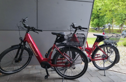 Fahrräder stehen am neuen Kyffhäuserland-Radweg