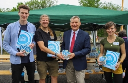 Vorstellung Klimasparbuch mit Oberbürgermeister von Marburg Thomas Spies und dem Klimabonus-Team