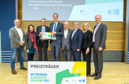 Preisträger*innen aus Landkreis Grafschaft Bentheim auf dem Podium