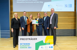 Preisträger*innen aus Landkreis Heidenheim auf dem Podium