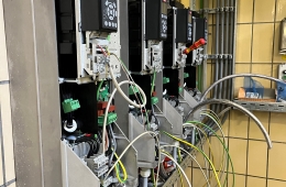 Einbau der energieeffizienten Pumpen im Wasserwerk