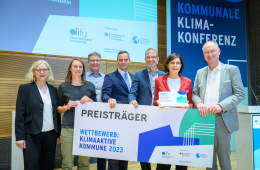 Gewinnerteam der Stadt Freiburg im Breisgau mit Gratulanten