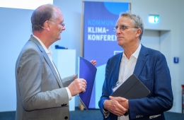 Moderator Sven Plöger im Gespräch mit Stefan Wenzel