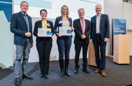 Die Preisträger in der Kategorie „Landkreise und kleine Gemeinden“: Der Landkreis Neumarkt in der Oberpfalz und die Stadt Gudensberg