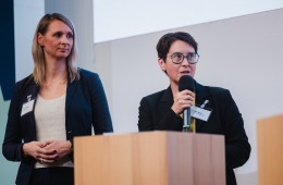 Bürgermeisterin der Stadt Gudensberg Sina Massow mit Susanne Hierl, Stellvertretende Landrätin im Landkreis Neumarkt i.d.Opf.