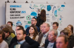 Die Illustratorin Anne Lehmann beim Live-Graphic-Recording