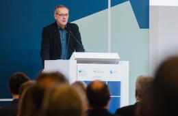 Dr. Jens Libbe, Kommissarischer Wissenschaftlicher Direktor am Deutschen Institut für Urbanistik, begrüßt zur diesjährigen Kommunalen Klimakonferenz