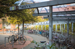 Eine gerundete Fahrradabstellanlage