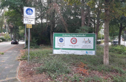 Hinweisbanner an einer Fahrradstraße in Nordhorn