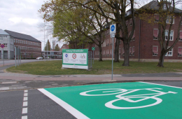 Bodenmarkierung einer Fahrradstraße in Nordhorn