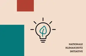 Die Grafik der Nationalen Klimaschutzinitiative: Eine Glühbirne in der ein grünes Blatt ist, unten rechts steht der Text: "Nationale Klimaschutzinitiative"   
